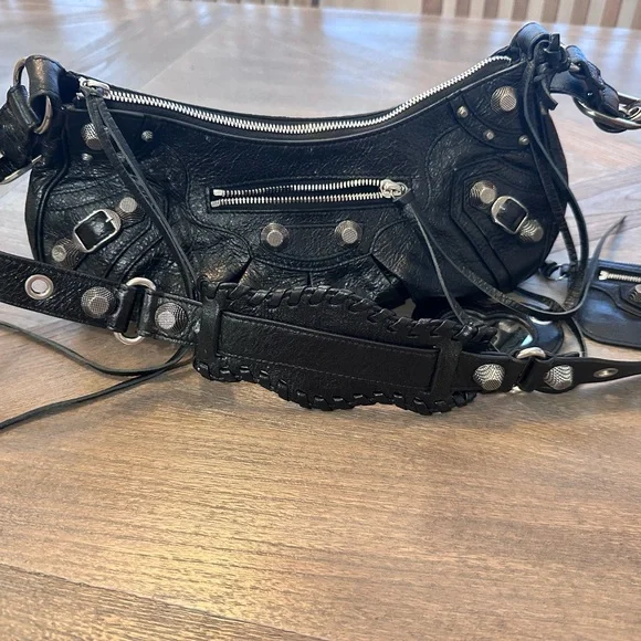 Balenciaga Le Cagole Shoulder Bag with Textured Finish - Picture 8 of 12